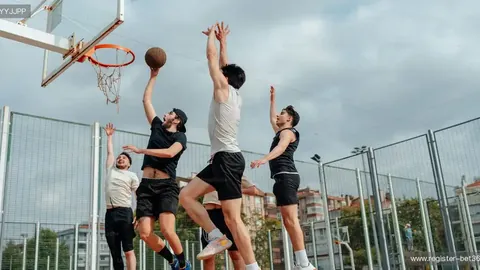 霍夫兰等三人领跑威士伯锦标赛，托马斯、俞俊安位列T5